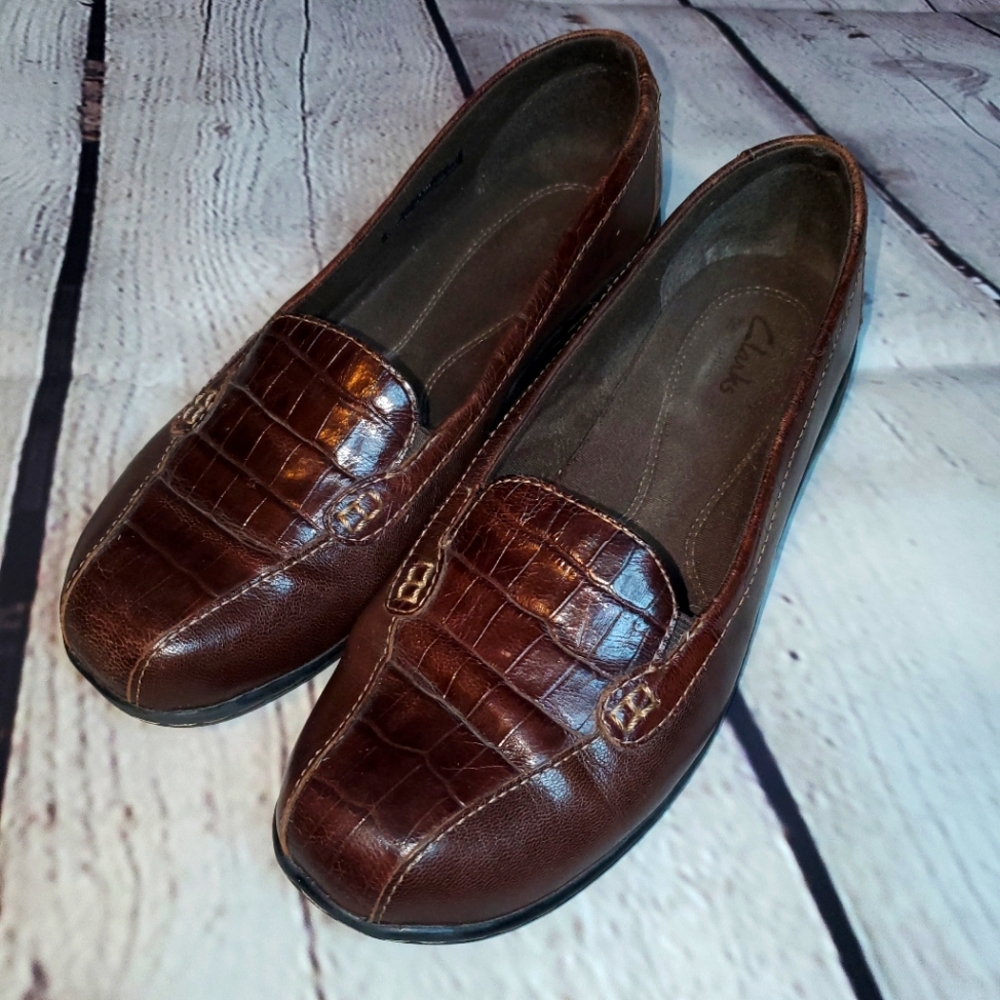 Clarks Collection  Leather Slip On Loafers Dark Red 8.5M brown leather